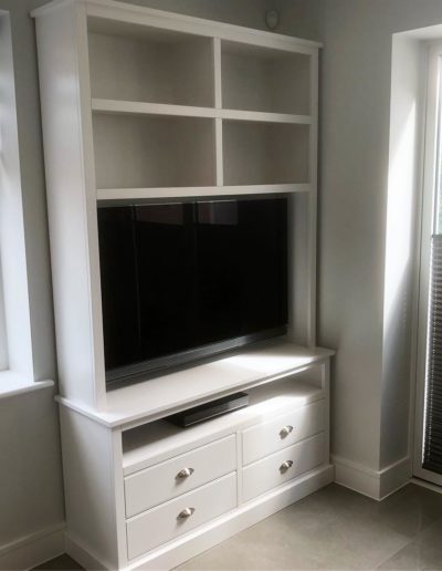 Media Unit Finished in Ice White