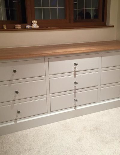 Fitted Drawers in a Painted Finish & Oak Top with Glass Knobs