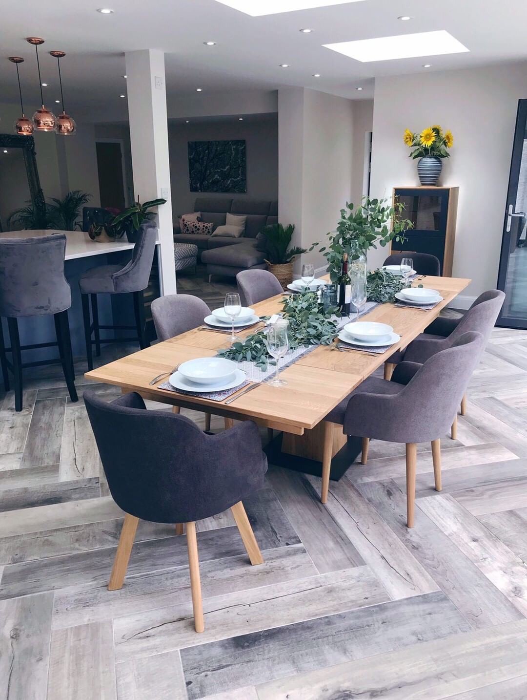 Penrith Oak Table with 2 Extending Panels & Metal Bottom Plate
