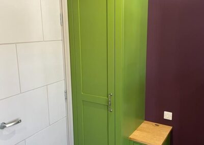 Single wardrobe unit